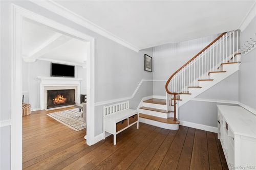 46 E Hyatt Ave, Mount Kisco, NY, 10549-2940 | Card Image