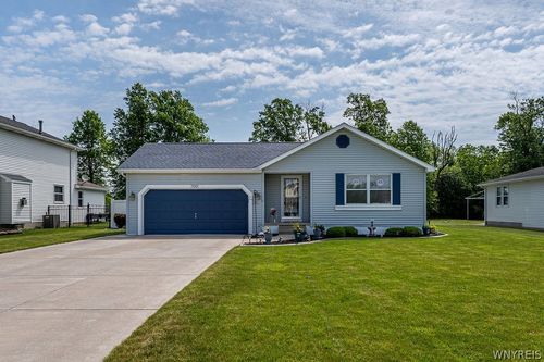 7001 Deborah Ln, Niagara Falls, NY, 14304-3004 | Card Image