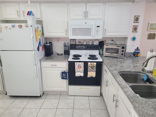 APT-6214 - 14130 Rosemary Ln, Condo with 2 bedrooms, 2 bathrooms and null parking in LARGO FL | Image 14