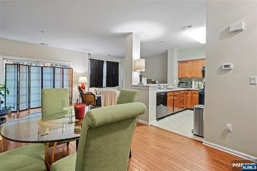 79 Lydia Dr, West New York, NJ, 07093-8368 | Card Image