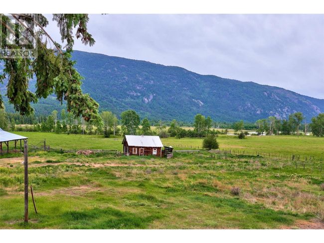 7398 Yellowhead Highway, House other with 3 bedrooms, 1 bathrooms and null parking in Darfield BC | Image 11