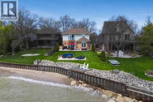 533 Cumberland Way, Harrow, ON, N0R1G0 | Card Image