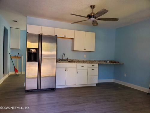 215 Green St, Green Cove Springs, FL, 32043-3221 | Card Image