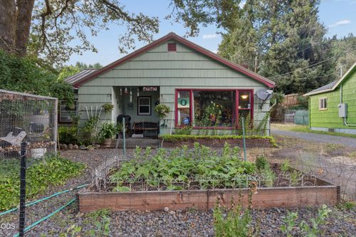 47947 Commercial St, Oakridge, OR, 97463-9459 | Card Image