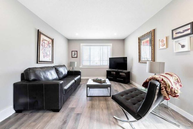 8019 20 A Street Se, Home with 3 bedrooms, 1 bathrooms and 2 parking in Calgary AB | Image 2