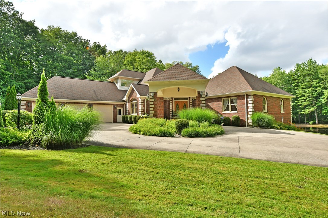 Trish Ln, Chardon, OH 44024