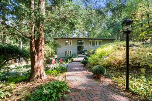 54 Prospect St, Sherborn, MA, 01770-1301 | Card Image