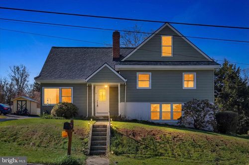 4 Hill St, HANOVER, PA, 17331-3819 | Card Image