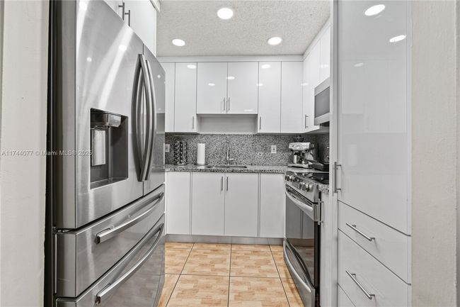 APT-203 - 3011 W 76 Th St, Condo with 3 bedrooms, 2 bathrooms and null parking in Hialeah FL | Image 4
