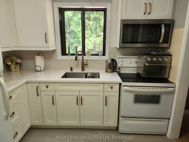 2 Zelia Crt, House other with 3 bedrooms, 2 bathrooms and 4 parking in Tiny ON | Image 9