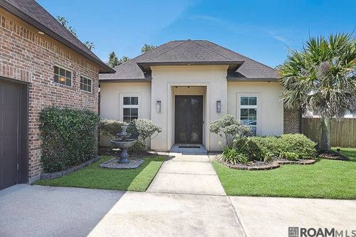 16052 Magnolia Trace Pkwy, Saint George, LA, 70817-1653 | Card Image