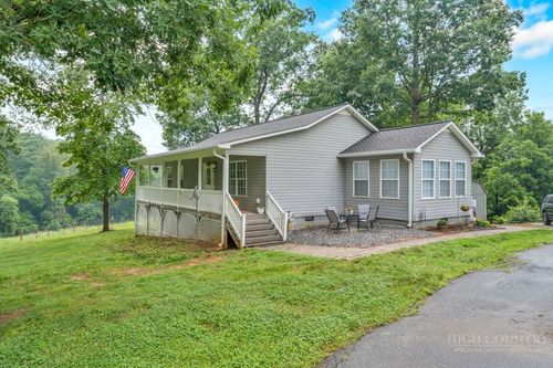 374 Deer Ln, Union Grove, NC, 28689-9305 | Card Image