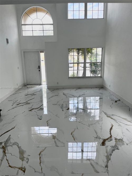 9454 Nw 8th Cir, Plantation, FL, 33324-4933 | Card Image