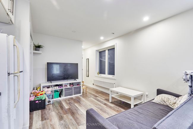 233 Kingston Rd, Home with 3 bedrooms, 3 bathrooms and 2 parking in Toronto ON | Image 28