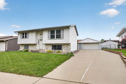 3923 Del Matro Road, Waterloo, IA, 50701 | Card Image