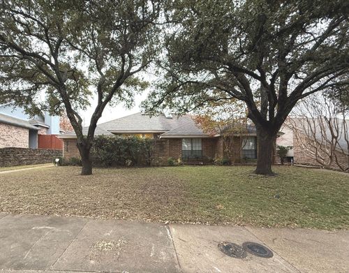 9712 Summerwood Cir, Dallas, TX, 75243-5706 | Card Image