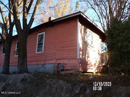 2705 Drummond St, Vicksburg, MS, 39180-4758 | Card Image