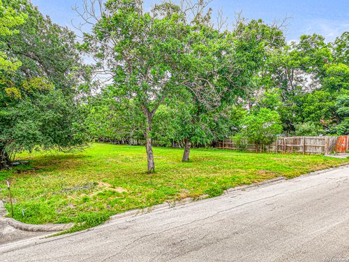 260 N Hackberry Ave, New Braunfels, TX, 78130-6212 | Card Image