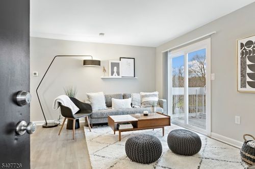 1000 Pheasant Hollow Dr, Plainsboro, NJ, 08536-2155 | Card Image