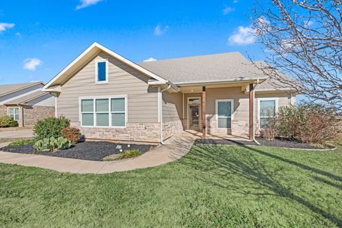 824 E Northside Dr, Pilot Point, TX, 76258-4070 | Card Image