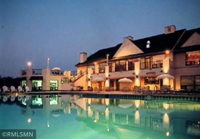 Clubhouse, pool, hotel, marina | Image 35
