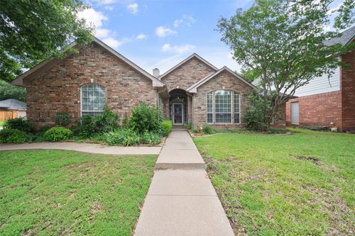 6101 Fox Hunt Dr, Arlington, TX, 76001-5646 | Card Image