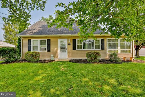 1236 Whitehall Ave, EASTON, PA, 18045-5621 | Card Image