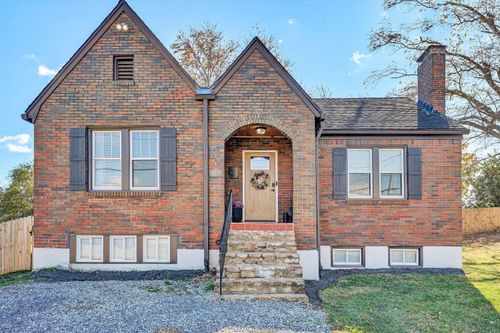 2232 Mount Regis Dr, Salem, VA, 24153-6215 | Card Image