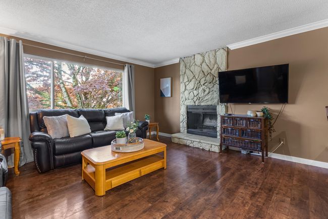 26827 33 A Avenue, House other with 5 bedrooms, 2 bathrooms and 5 parking in Langley BC | Image 11