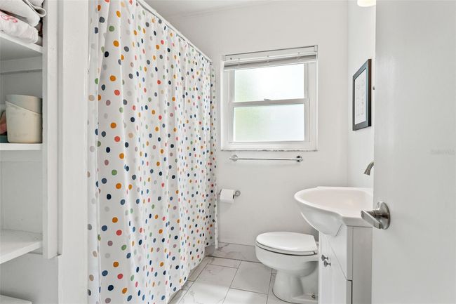 Bathroom 2 | Image 19