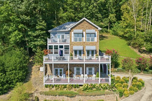 255 Nadia Ln, Smithville, TN, 37166-1800 | Card Image