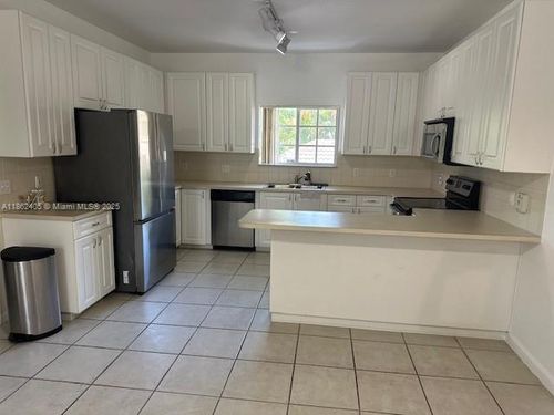 8-4812 Washington St, Hollywood, FL, 33021-7683 | Card Image