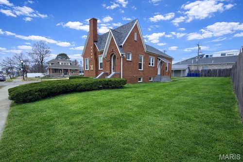 111 W 2nd St N, Wright City, MO, 63390-1007 | Card Image