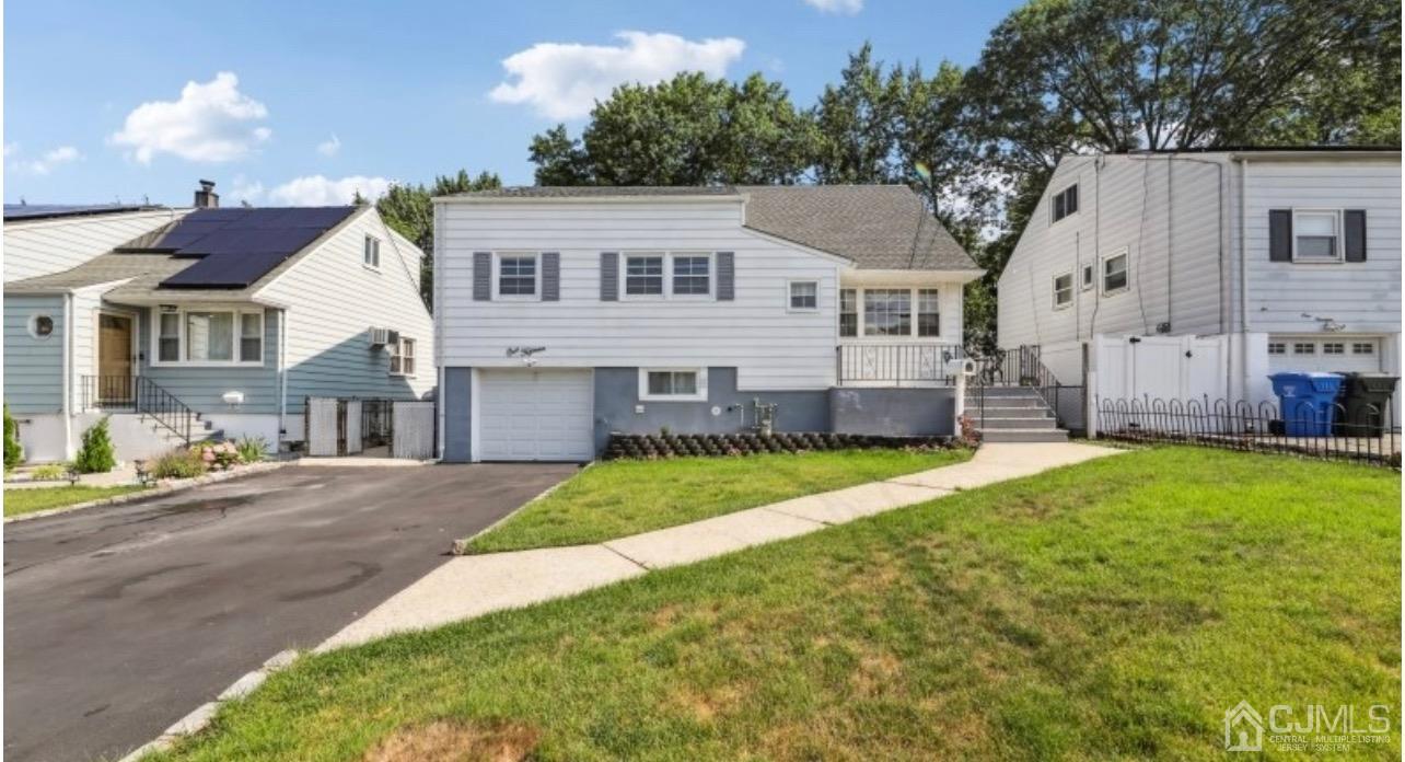 Arlington Dr, Fords, NJ 08863
