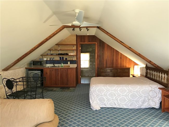 Upstairs loft apartment | Image 9