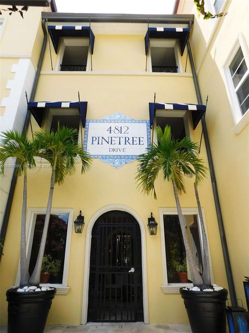 206-4812 Pine Tree Dr, Miami Beach, FL, 33140-3168 | Card Image