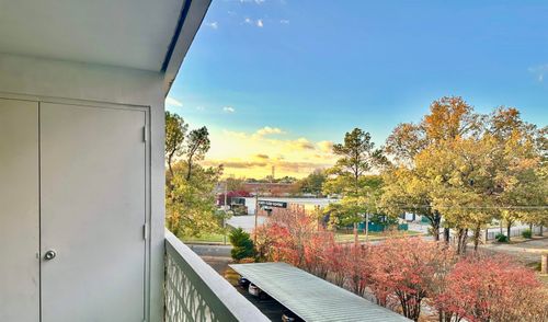 apt-404-3080 Walnut Grove Rd, Memphis, TN, 38111-3521 | Card Image