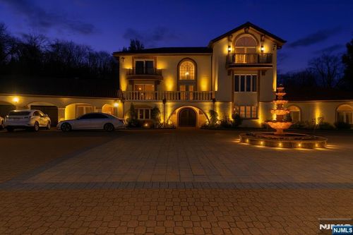 912 Cherokee Ln, Franklin Lakes, NJ, 07417-2834 | Card Image