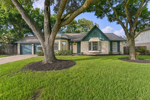 1504 Windsor Dr, Friendswood, TX, 77546-4797 | Card Image