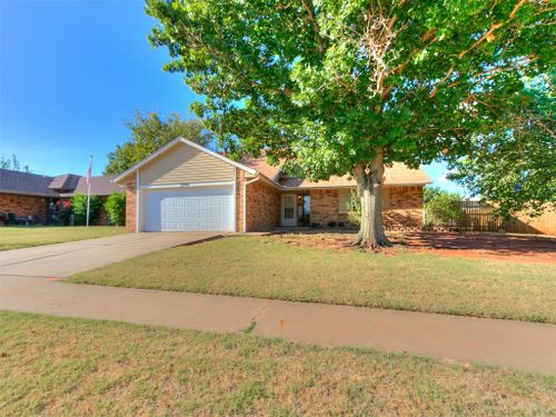 2205 Ne 10th Street, Moore, OK, 73160 | Card Image