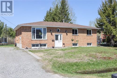 76 Glenbower Cres, Wahnapitae, ON, P0M3C0 | Card Image