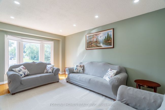 32 Randall Ave, House other with 4 bedrooms, 3 bathrooms and 5 parking in Markham ON | Image 4