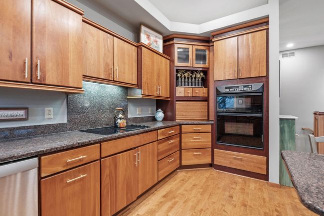 33 Summit Vw, Townhouse with 3 bedrooms, 3 bathrooms and null parking in North Oaks MN | Image 17