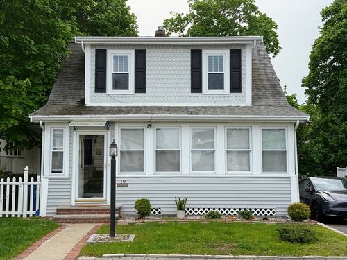 19 Wakefield Ave, Wakefield, MA, 01880-3344 | Card Image