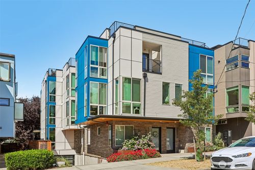 3637 C Dayton Ave N, Seattle, WA, 98103-8627 | Card Image