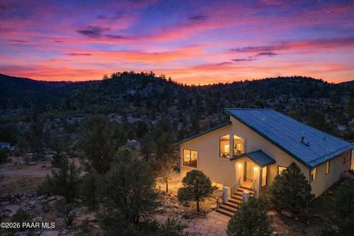 18250 S Backwoods Trl, Peeples Valley, AZ, 86332-8751 | Card Image
