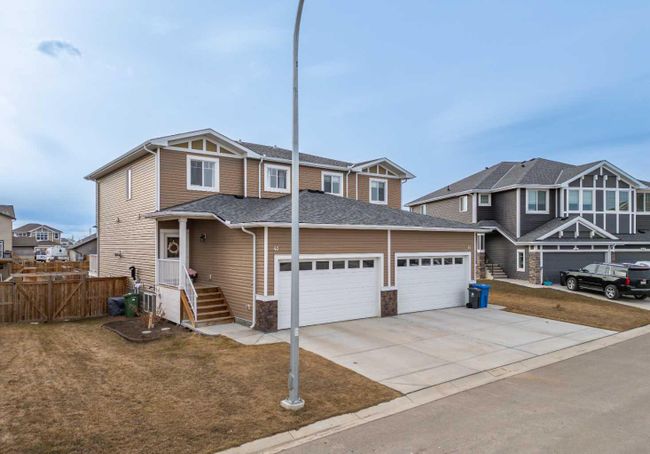 41 Hanson Lane Ne, Home with 3 bedrooms, 2 bathrooms and 4 parking in Langdon AB | Image 3