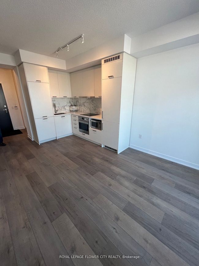 1715 - 10 Honeycrisp Cres, Condo with 2 bedrooms, 1 bathrooms and null parking in Vaughan ON | Image 11