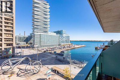 1203 - 10 Queens Quay W, Condo with 1 bedrooms, 1 bathrooms and 1 parking in Toronto ON | Image 2