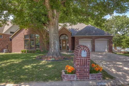 12318 S 18th St E, Jenks, OK, 74037-4927 | Card Image